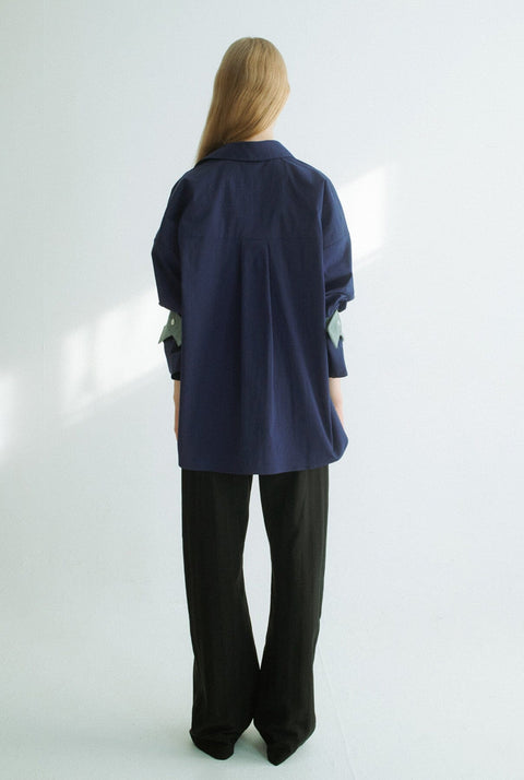 Camisa oversize azul con ante azul