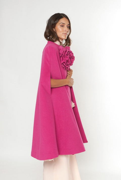 Capa de lana cashmere fucsia con flor