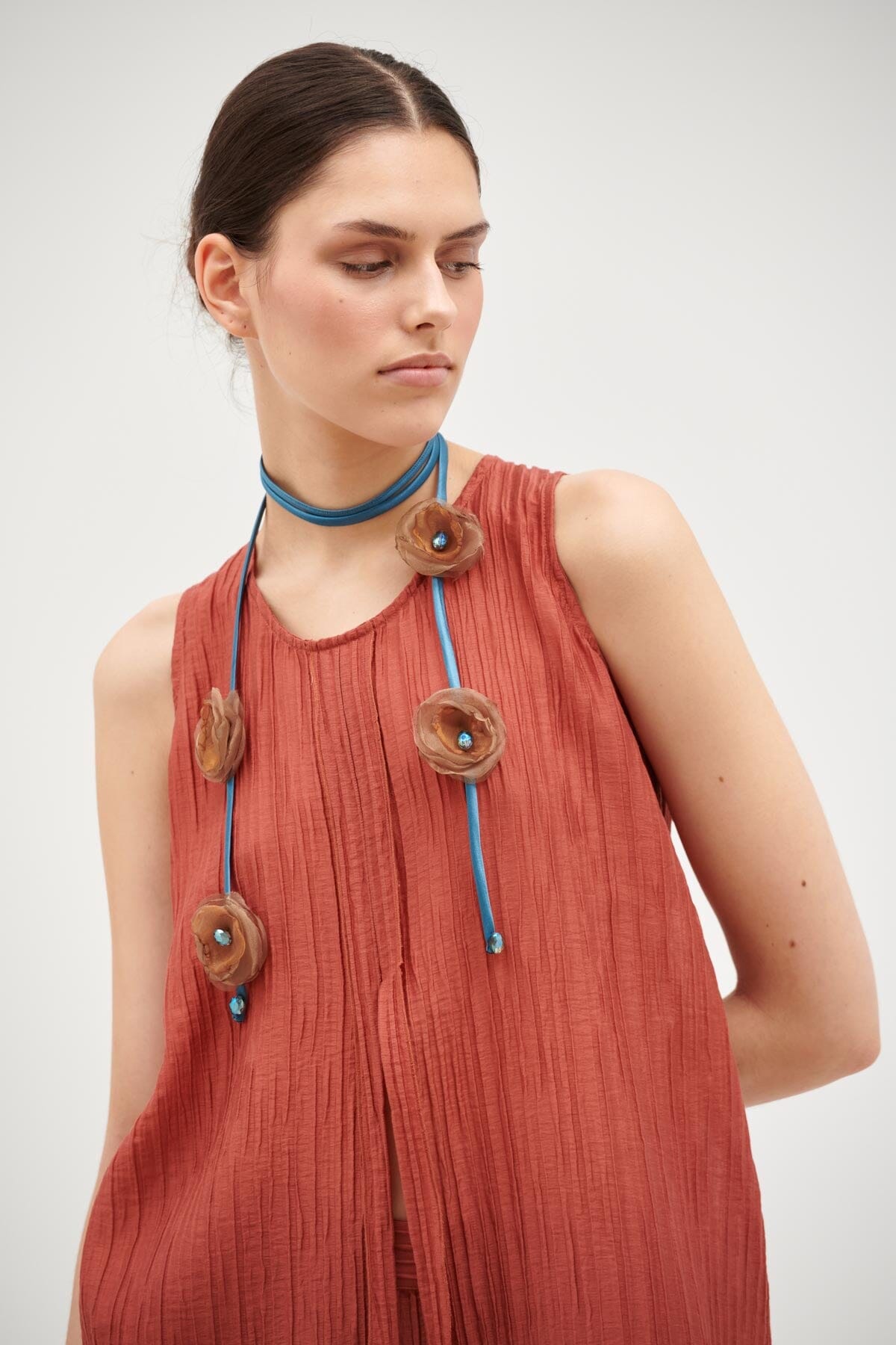 COLLAR ARTESANAL MARRÓN Y AZUL
