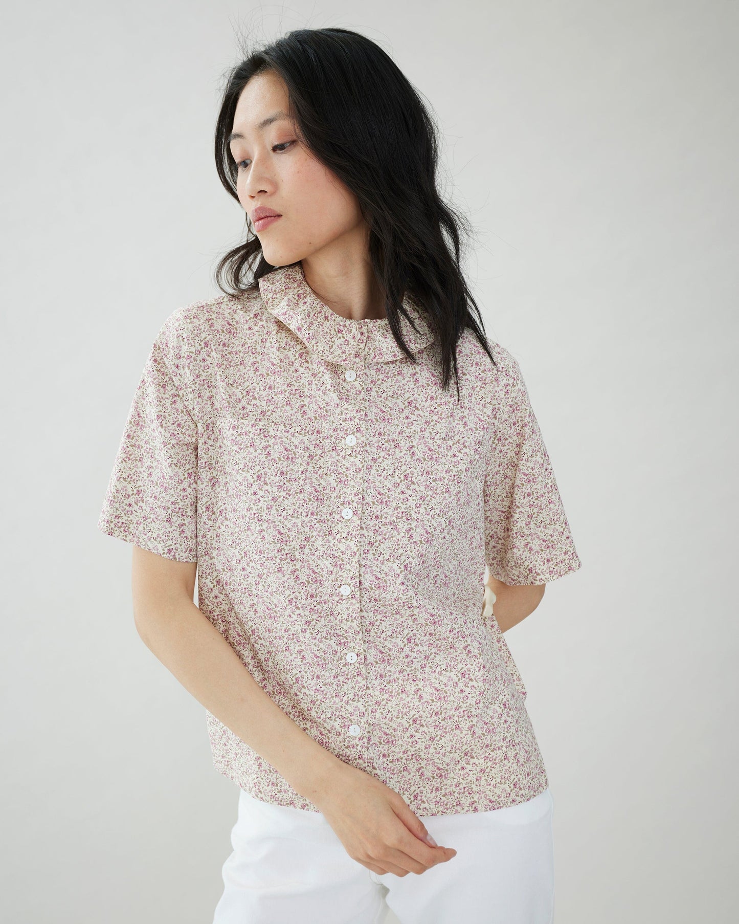 Cotton blouse with ruffle collar