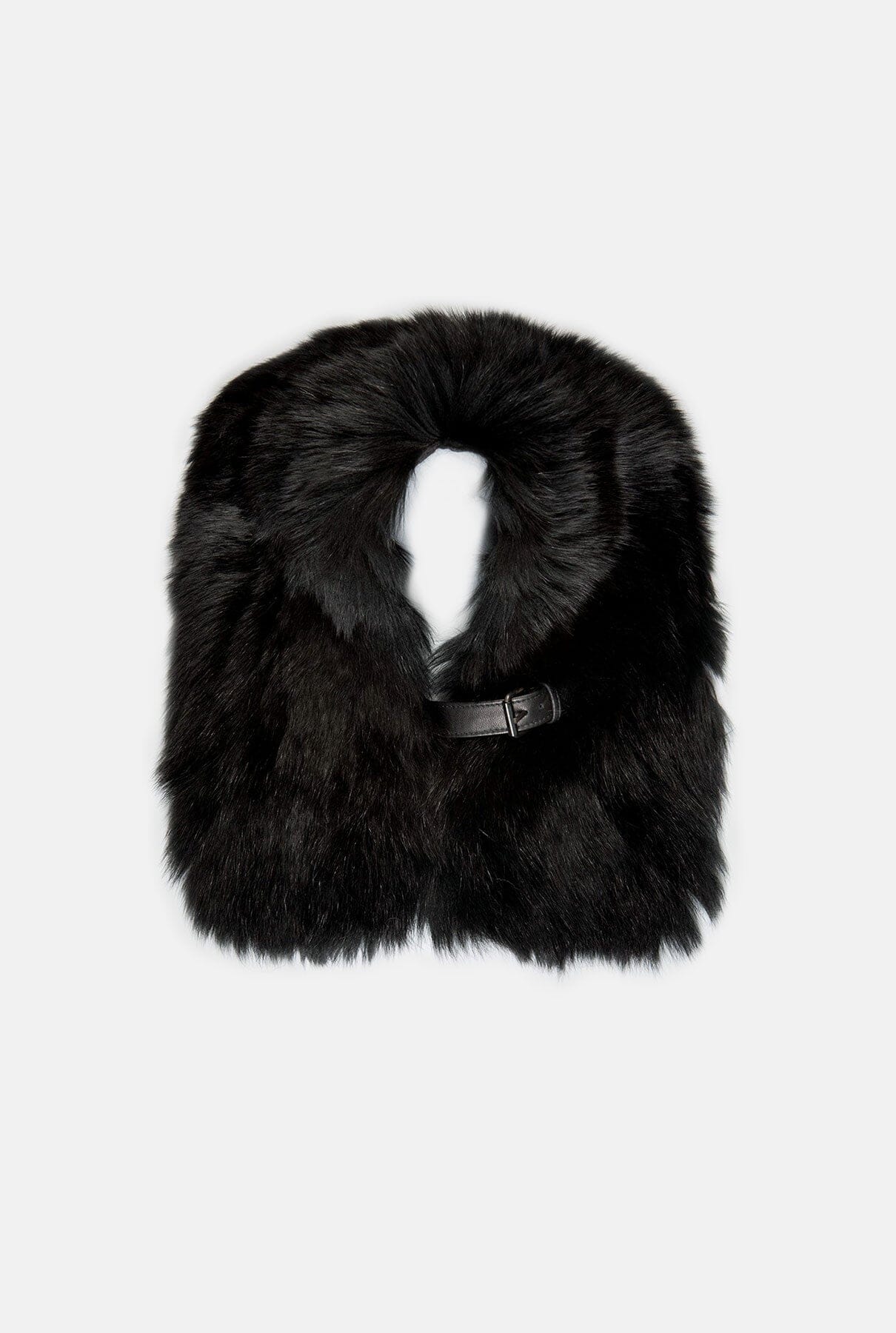 Cuello de pelo negro