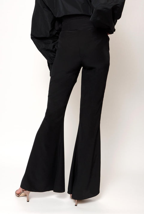 Pantalón campana con cinturón a juego