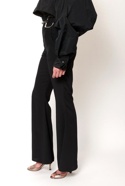 Pantalón campana con cinturón a juego