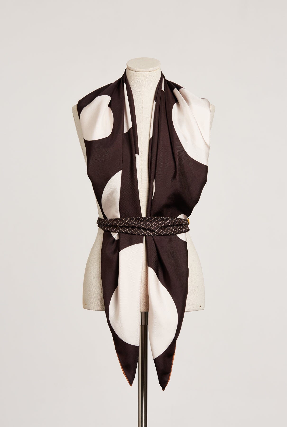 The Candela Scarf wrap / chocolate
