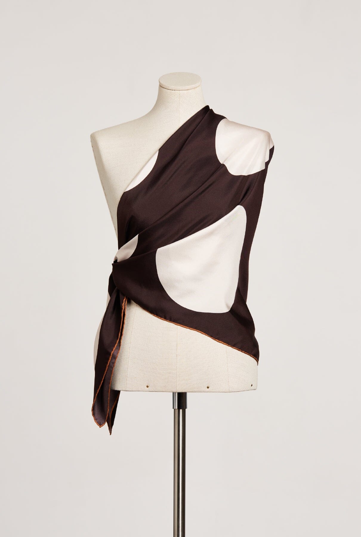 The Candela Scarf wrap / chocolate
