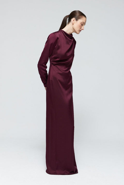 Vestido drapeado cuello perkins satén burdeos