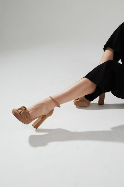 Arlena knot ante camel
