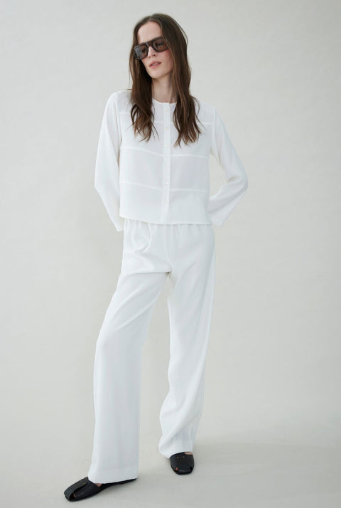 Blouse with long sleeves