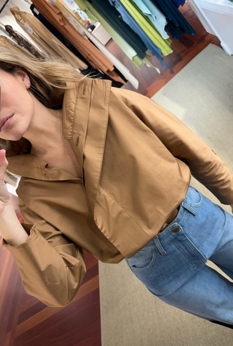 Camisa cierre lateral camel
