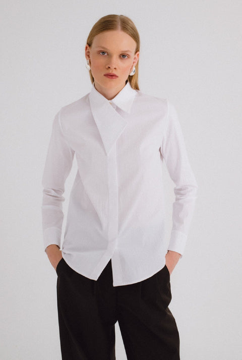 Camisa cuello asimétrico