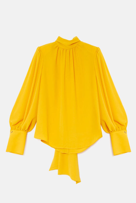 Camisa lazada cuello amarilla