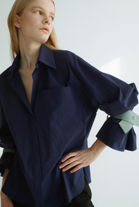 Camisa oversize azul con ante azul