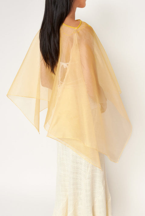 Capa de organza amarilla