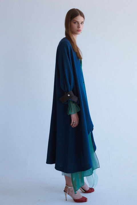 Kimono azul con detalle en los puños