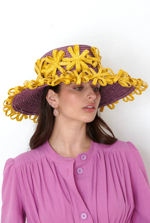 Sombrero morado doble fila flores amarillas