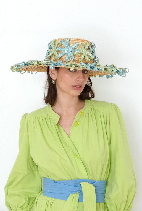 Sombrero natural doble fila flores azules y verdes