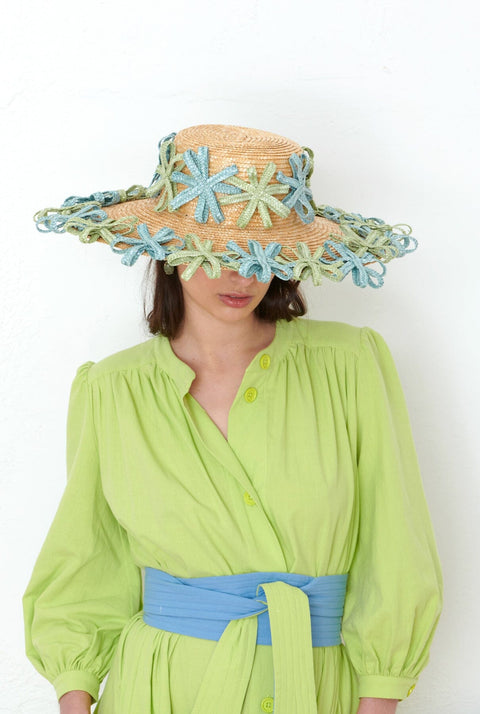 Sombrero natural doble fila flores azules y verdes