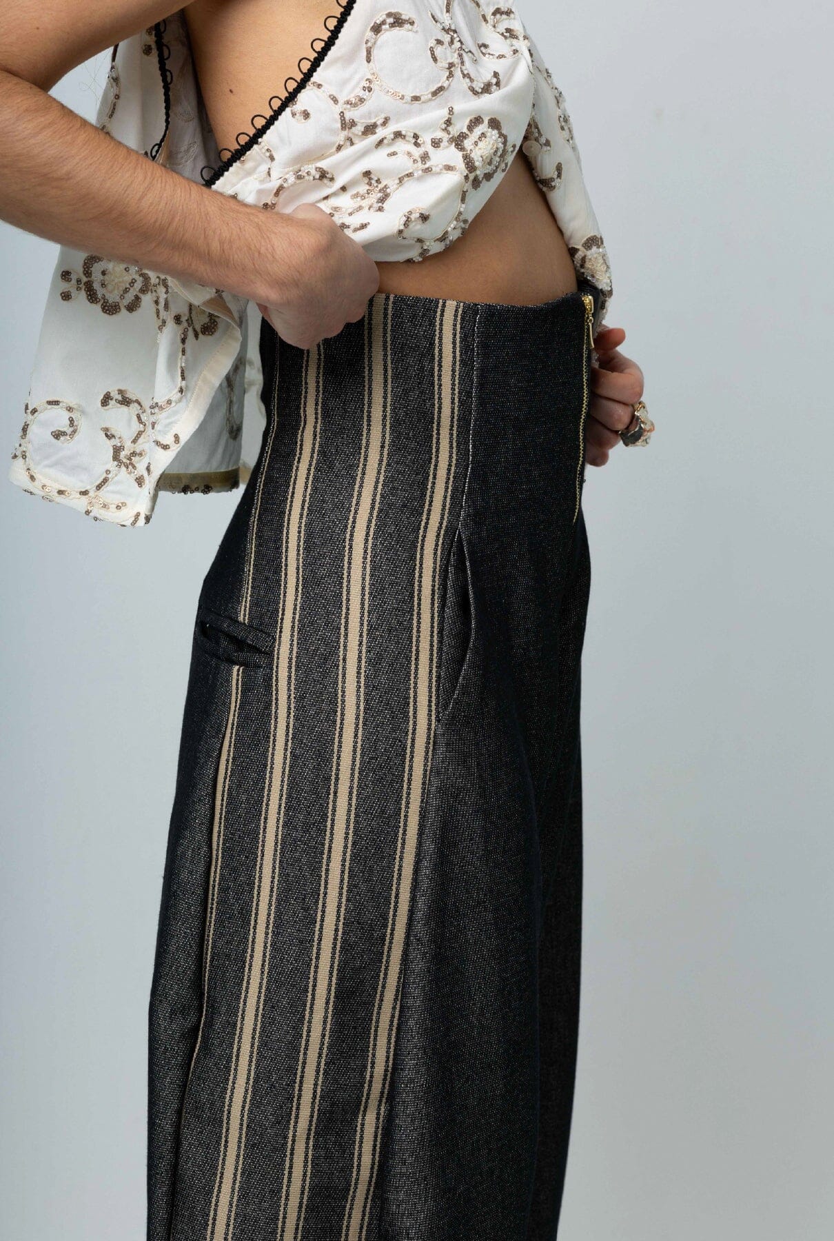 Pantalon globo negro rayas