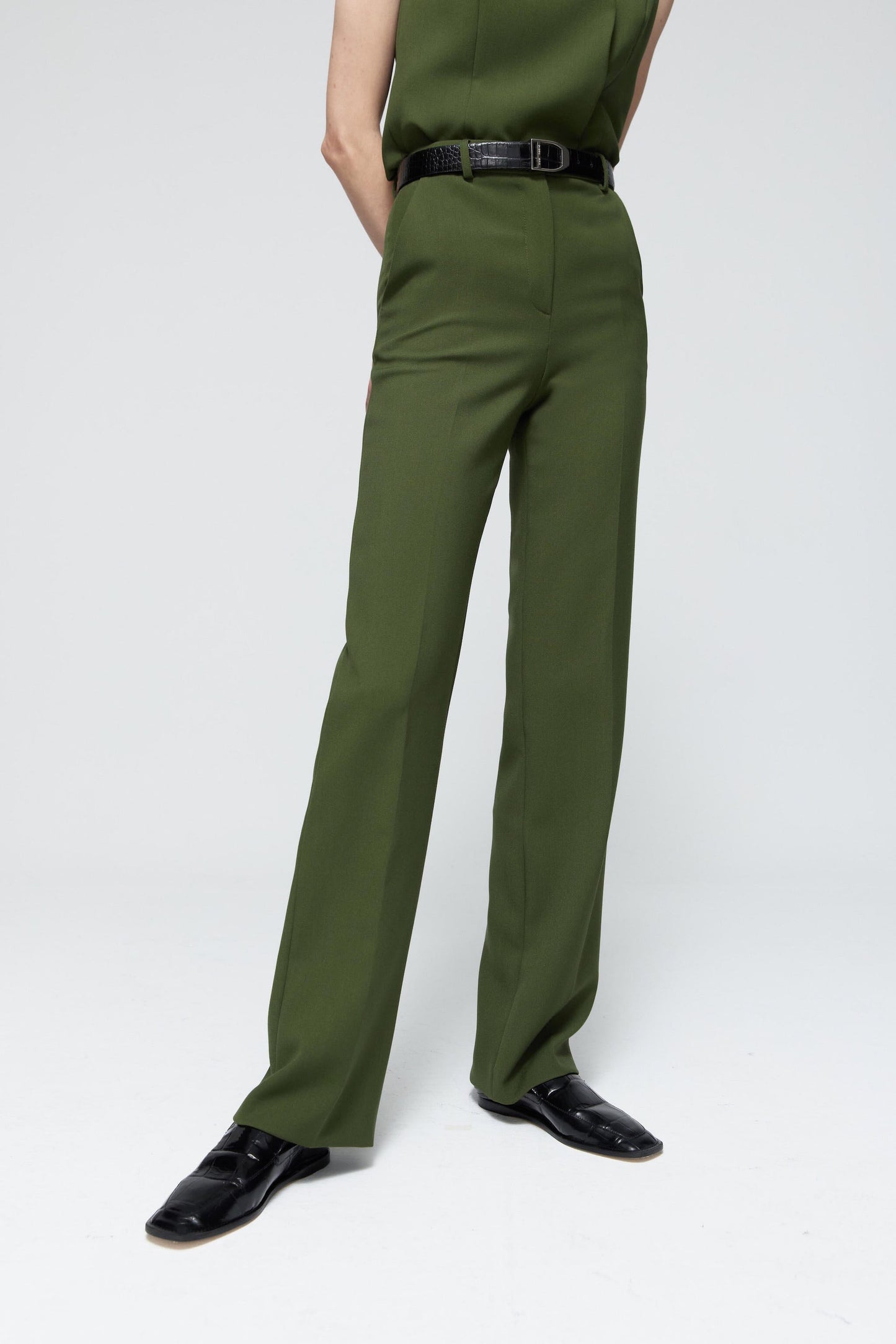 Pantalón recto de lana verde