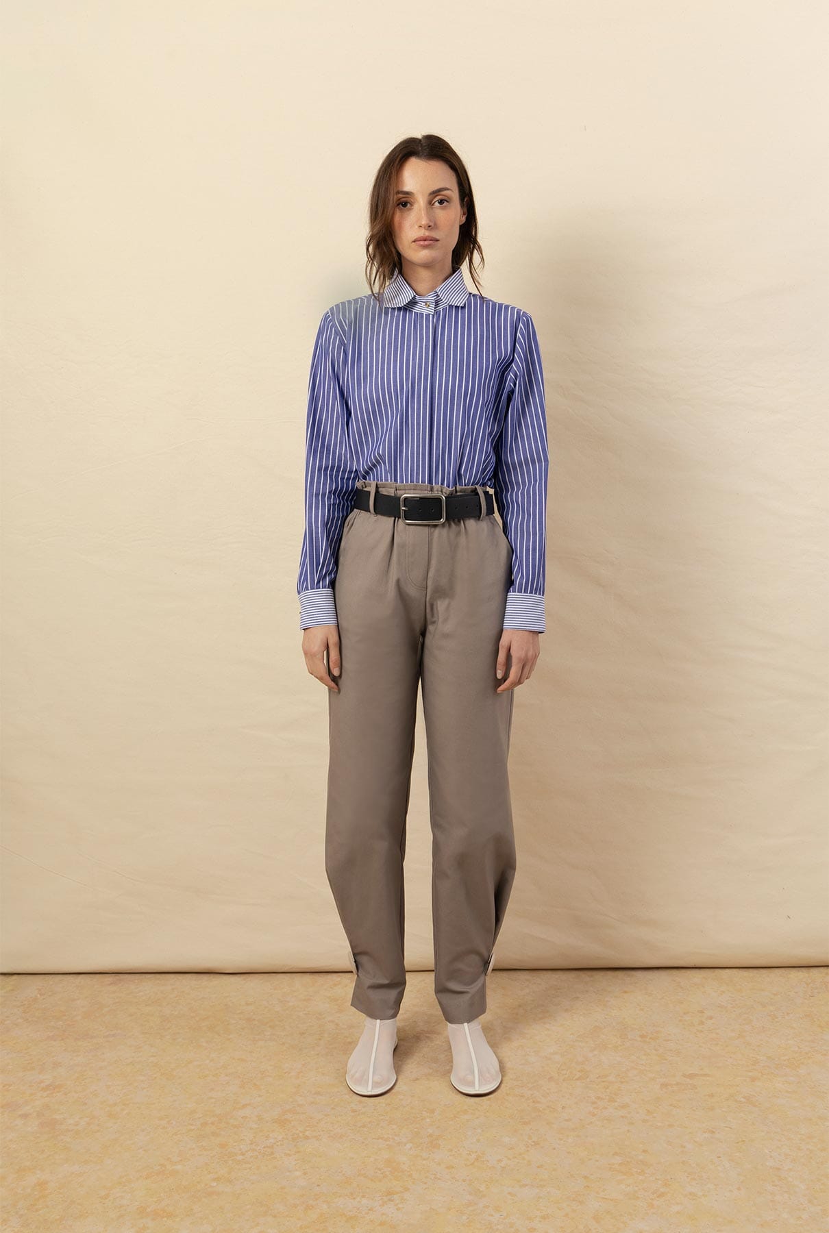 Pantalon Sofia boton canvas topo