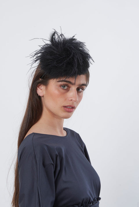 Casquete plumas negro